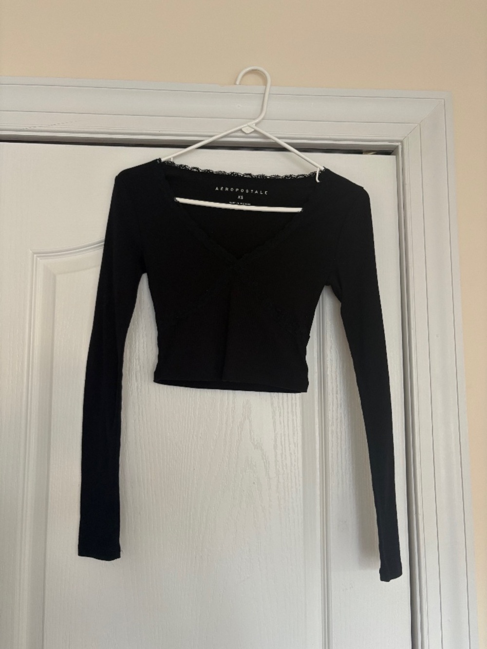 Aeropostale Black Ribbed Lace Trim Long Sleeve Crop Top V-Neck - Size XS